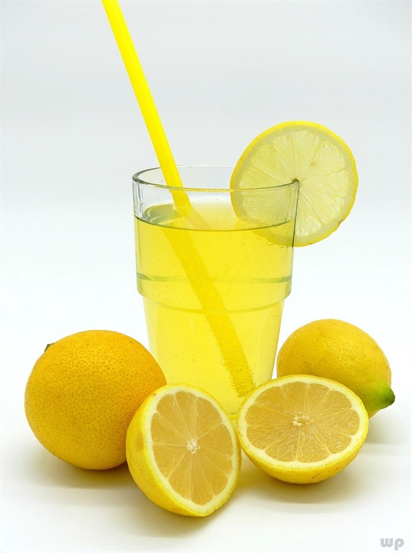 柠檬好吃功效丰富，柠檬的副作用及禁忌，常吃柠檬的你要多注意！